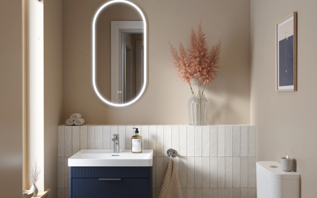 UF2271-60cm-Reed-Cobalt-Night-Chrome-Handle-Lifestyle