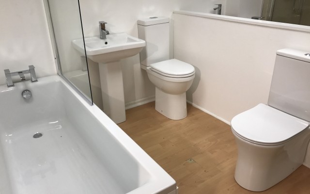 07 - Newline Bathroom Showroom - Toilet, Pedestal Basin and Shower Bath